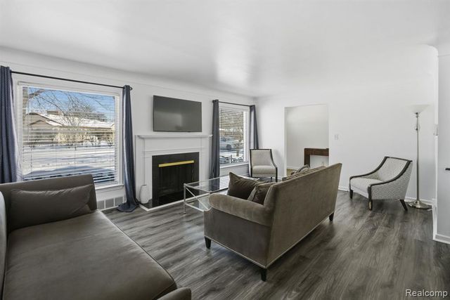 28807 Somerset Place, Lathrup Village, MI 48076