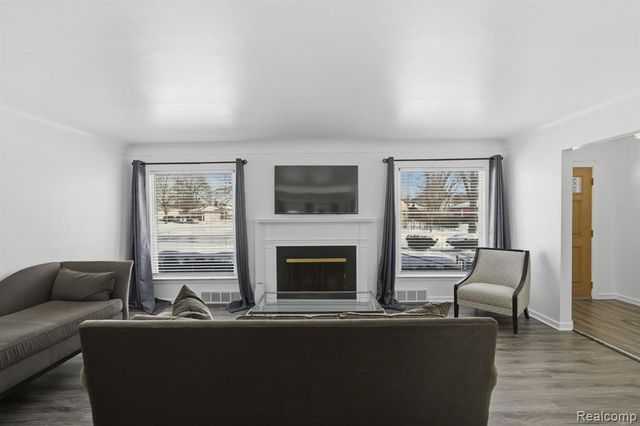 28807 Somerset Place, Lathrup Village, MI 48076