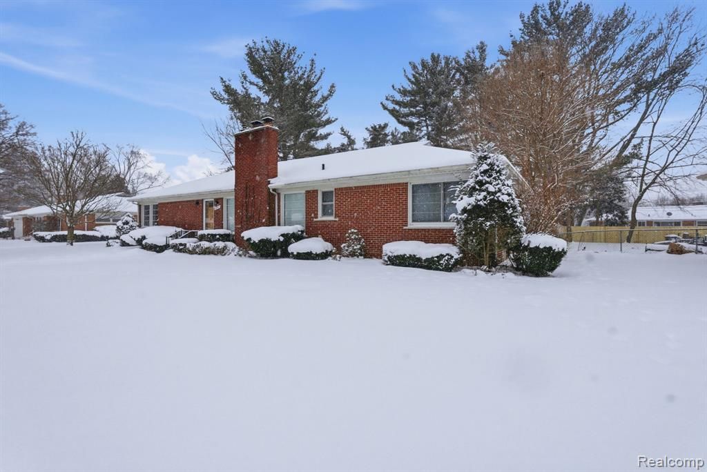 28807 Somerset Place, Lathrup Village, MI 48076