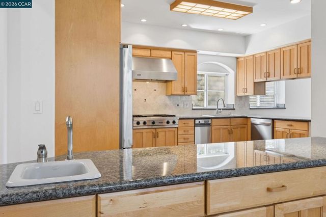 5535 Moraga Ave, Oakland, CA 94611