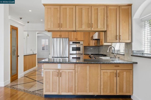 5535 Moraga Ave, Oakland, CA 94611