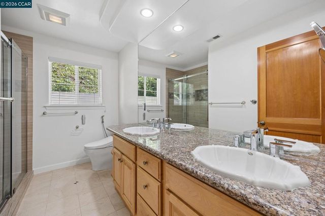 5535 Moraga Ave, Oakland, CA 94611