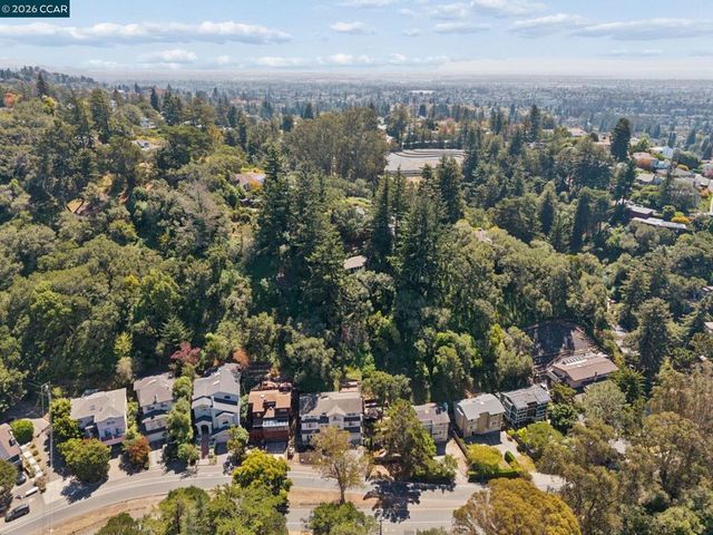 5535 Moraga Ave, Oakland, CA 94611