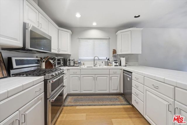 4032 Moore Street, Los Angeles, CA 90066