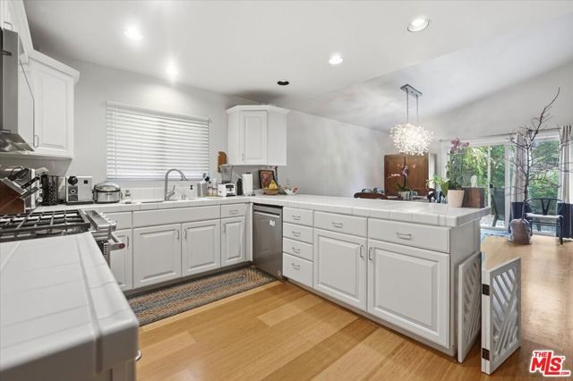 4032 Moore Street, Los Angeles, CA 90066