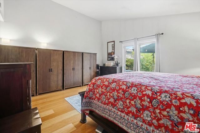 4032 Moore Street, Los Angeles, CA 90066