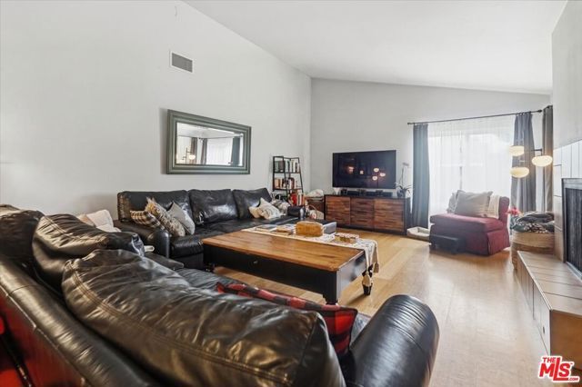 4032 Moore Street, Los Angeles, CA 90066