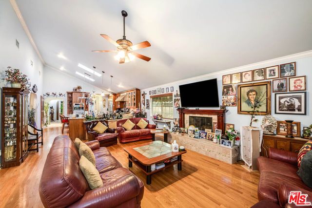 4120 W Mcfarlane Avenue, Burbank, CA 91505