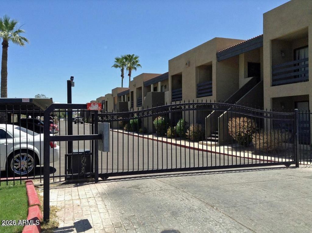 1241 N 48th Street 201, Phoenix, AZ 85008