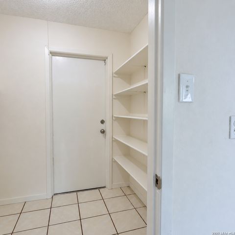 9319 Bendell, San Antonio, TX 78250