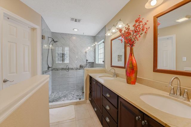 106 Freedom DR, Wimberley, TX 78676