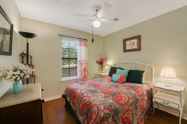 106 Freedom DR, Wimberley, TX 78676