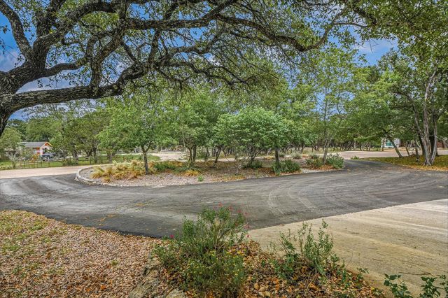 106 Freedom DR, Wimberley, TX 78676