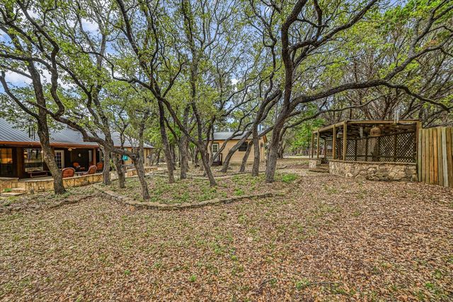 106 Freedom DR, Wimberley, TX 78676