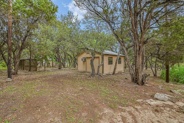 106 Freedom DR, Wimberley, TX 78676