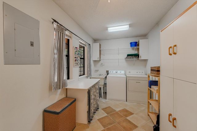 106 Freedom DR, Wimberley, TX 78676
