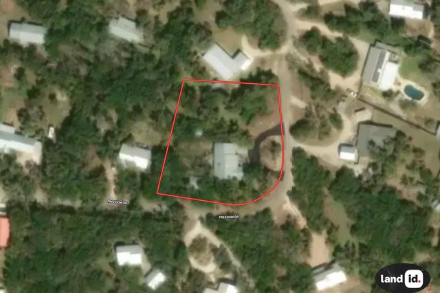 106 Freedom DR, Wimberley, TX 78676