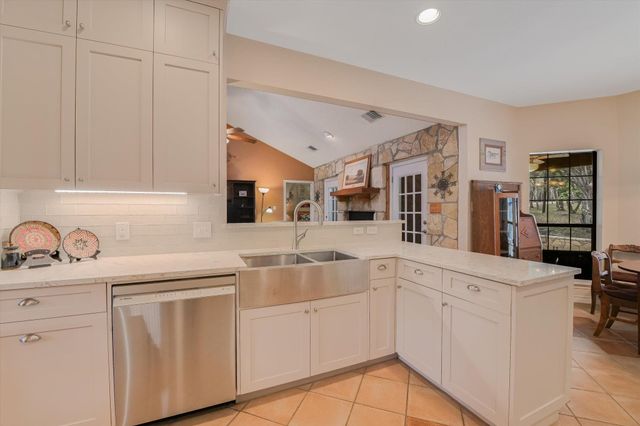 106 Freedom DR, Wimberley, TX 78676