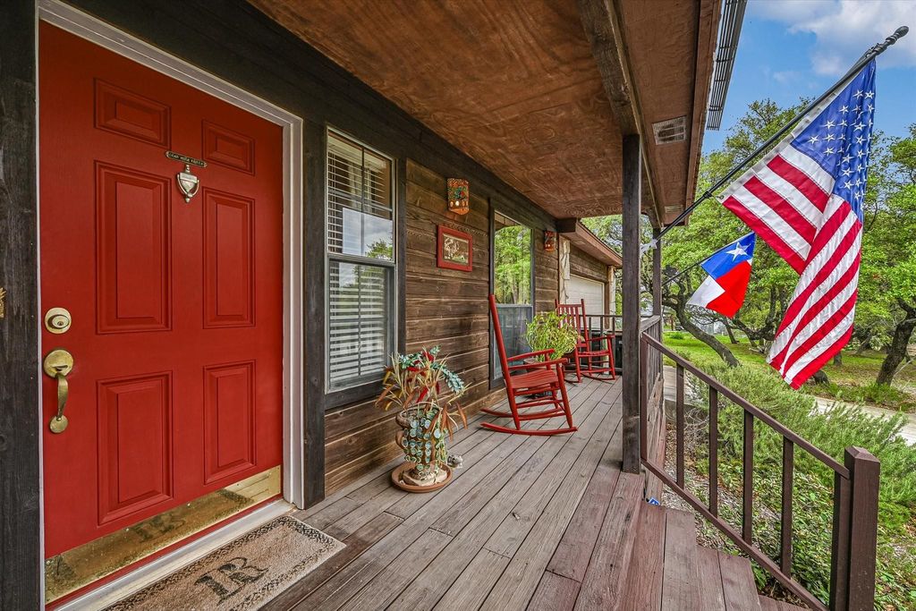 106 Freedom DR, Wimberley, TX 78676