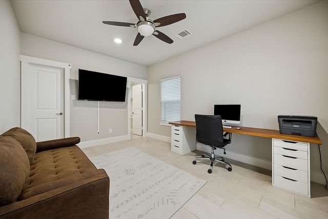 867 Wakefield Drive D, Houston, TX 77018