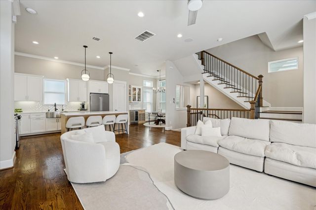 867 Wakefield Drive D, Houston, TX 77018