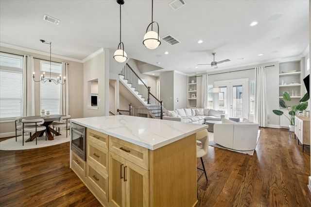 867 Wakefield Drive D, Houston, TX 77018