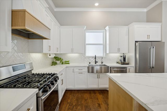 867 Wakefield Drive D, Houston, TX 77018