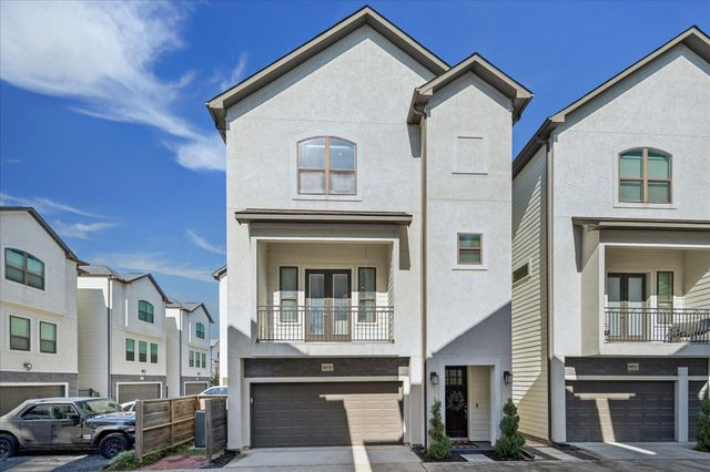 867 Wakefield Drive D, Houston, TX 77018