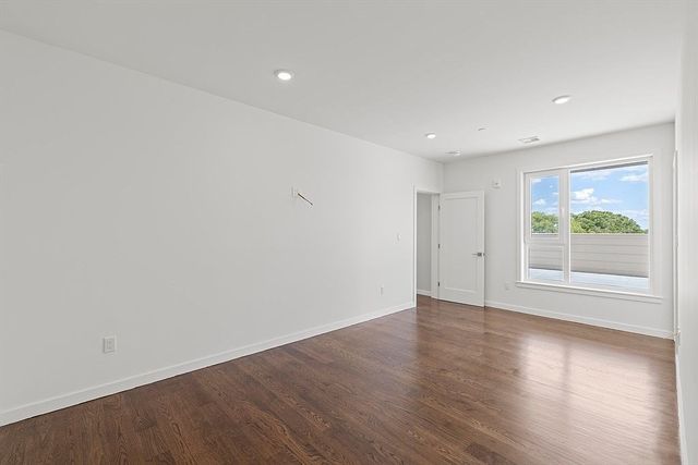 267 Old Colony Ave 507, Boston, MA 02127