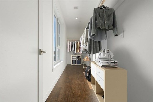 267 Old Colony Ave 507, Boston, MA 02127