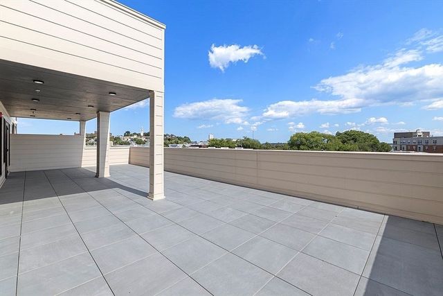 267 Old Colony Ave 507, Boston, MA 02127