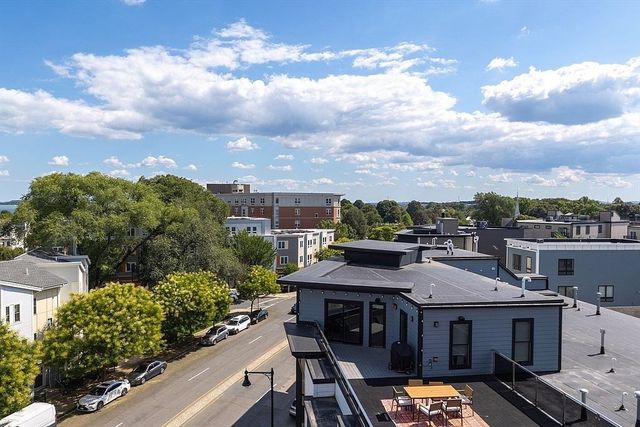 267 Old Colony Ave 507, Boston, MA 02127