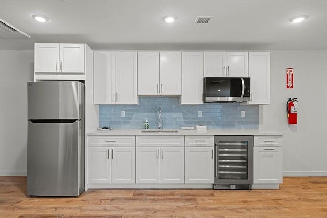 267 Old Colony Ave 507, Boston, MA 02127