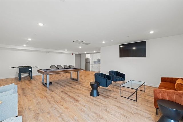 267 Old Colony Ave 507, Boston, MA 02127