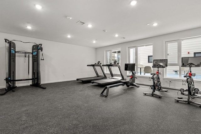 267 Old Colony Ave 507, Boston, MA 02127