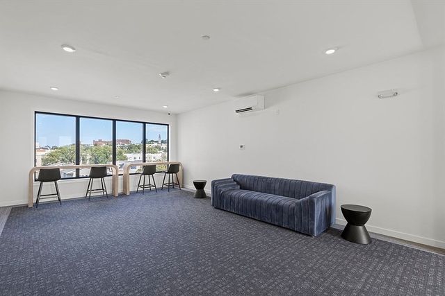 267 Old Colony Ave 507, Boston, MA 02127