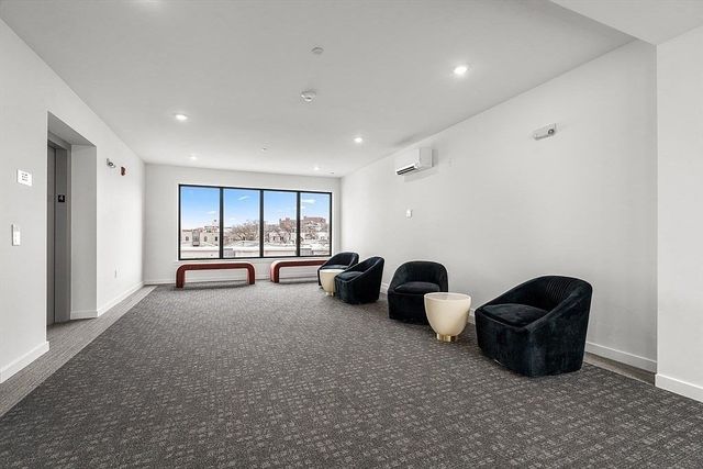 267 Old Colony Ave 507, Boston, MA 02127