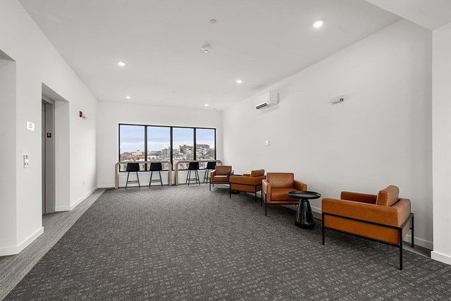 267 Old Colony Ave 507, Boston, MA 02127