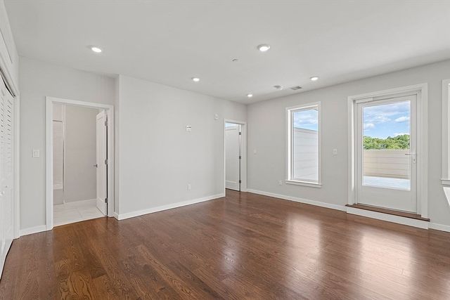 267 Old Colony Ave 507, Boston, MA 02127