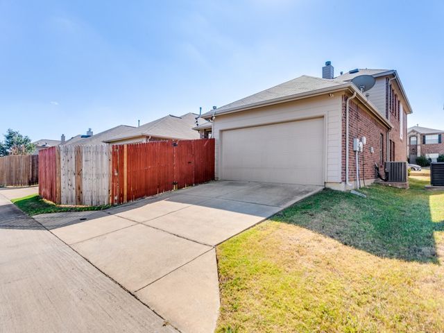 5860 Fir Tree Lane, Fort Worth, TX 76123