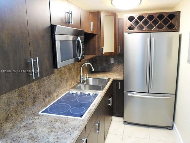 6960 Miami Gardens Drive 2-530A, Hialeah, FL 33015