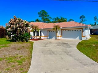 914 McArthur AVE, Lehigh Acres, FL 33936