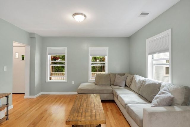 37 Lindsay St 37, Framingham, MA 01702