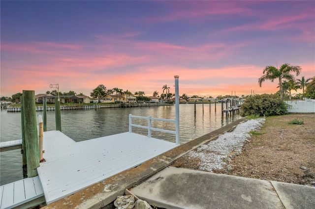 4114 42ND AVENUE S, St Petersburg, FL 33711