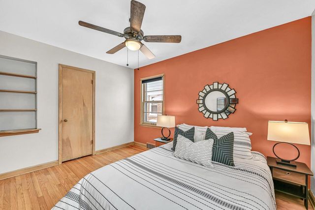 5648 N Dexter AVENUE, Glendale, WI 53209