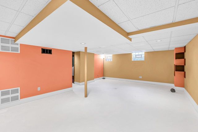 5648 N Dexter AVENUE, Glendale, WI 53209