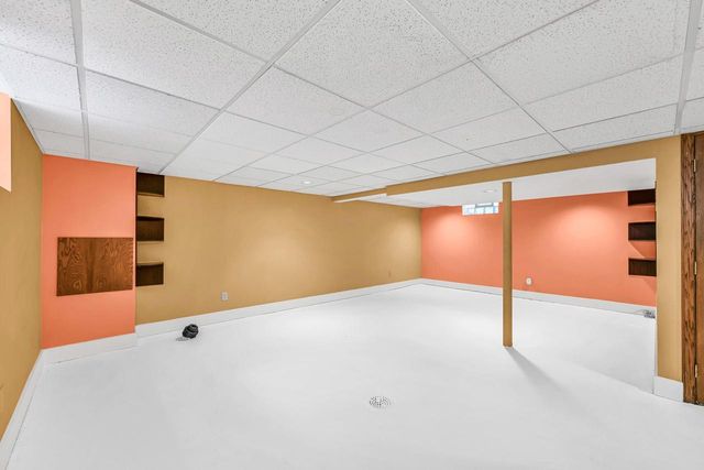 5648 N Dexter AVENUE, Glendale, WI 53209