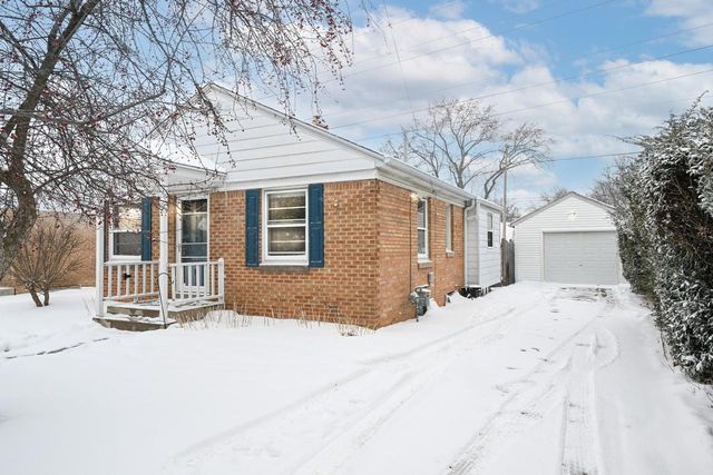 5648 N Dexter AVENUE, Glendale, WI 53209