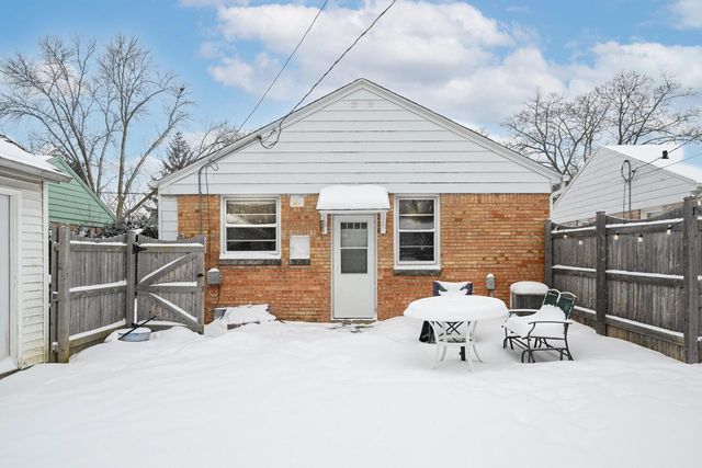 5648 N Dexter AVENUE, Glendale, WI 53209