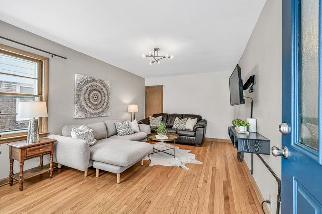 5648 N Dexter AVENUE, Glendale, WI 53209